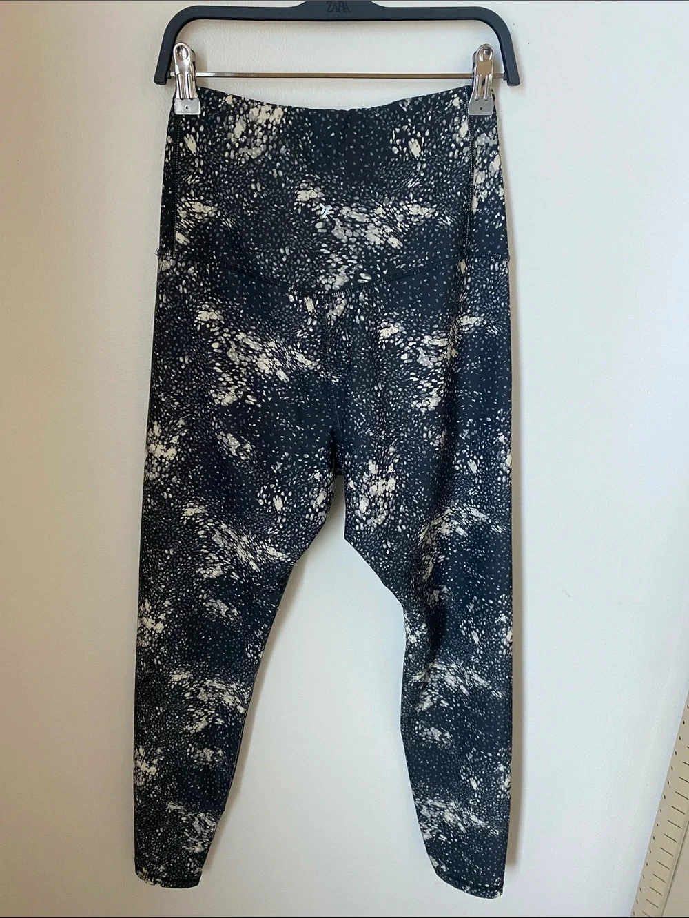 Old Navy Black and White Splatter Print Girls Leggings